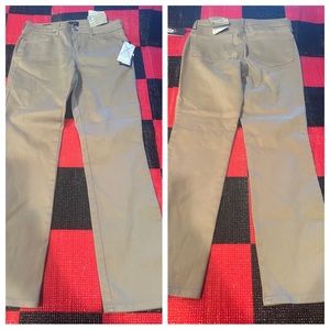 NWT NYDJ Sheri Slim size 8
Inseam 29”
Lift Tuck Technology